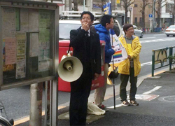 石坂わたるの街頭演説の様子