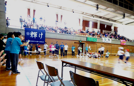 石坂わたるの活動:特別支援学級の連合運動会の応援の様子。