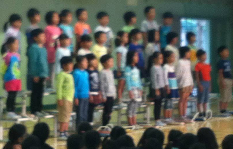 石坂わたるの活動:私が住んでいる居住地の学区域となっている新山小学校のモーニングコンサートの写真