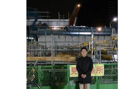 石坂わたるの活動:中野駅北口の東西連絡路のデッキを架ける工事への立ち合い。一晩でデッキを渡す工事でした。